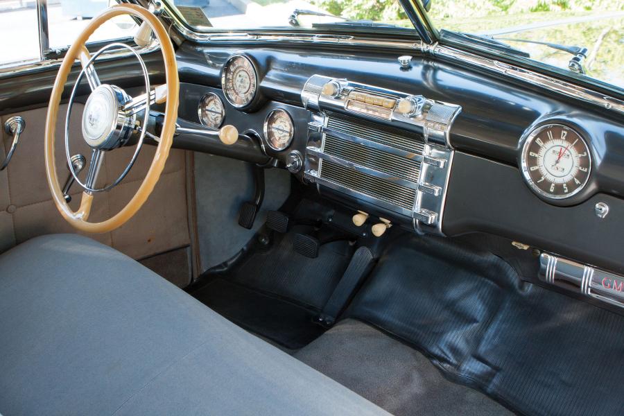 Интерьер Buick Roadmaster Sedanet (76S-4707) 1946 года  (фото 25 из 26)